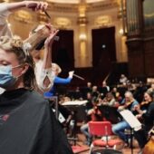 У Нідерландах театри “стали” перукарнями