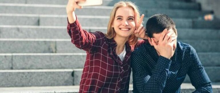 Селфіманія: невинна розвага чи психіатричний діагноз