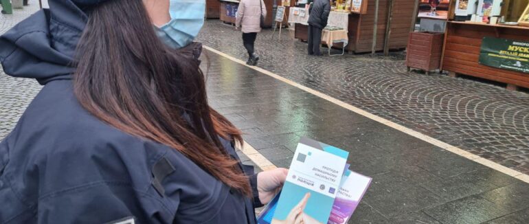 В Ужгороді патрульні проінформували населення щодо протидії домашнього насильства
