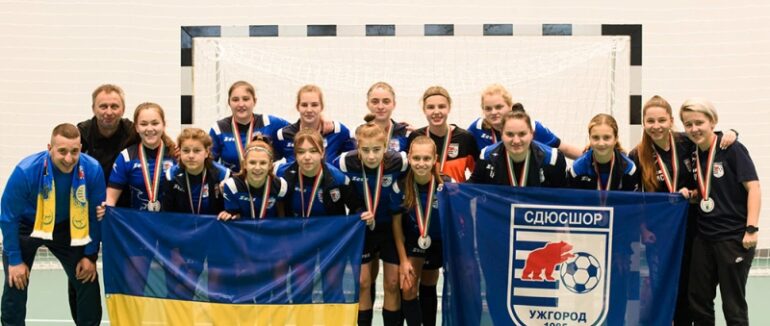 Закарпатські футболістки повернулися зі срібними медалями із міжнародного турніру