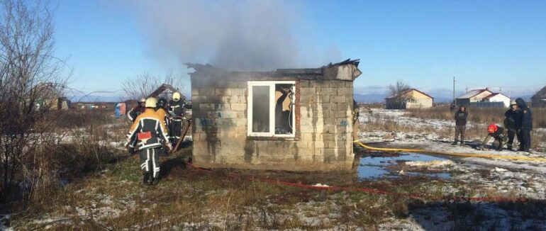В Ужгородському районі, поки не було дома господарів їхній будинок горів