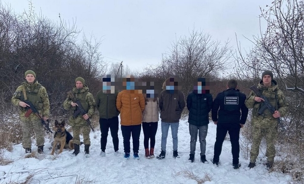 На Закарпатті затримали групу нелегалів з Непалу