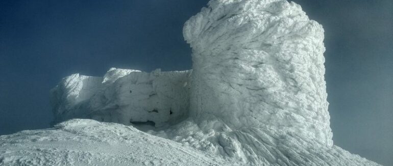У Карпатах 15 градусів морозу: синоптики попереджають про сильний вітер