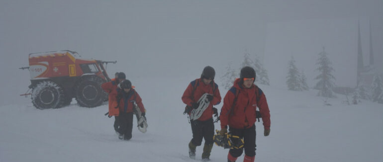 У Карпатах п’ятеро туристів потрапили під лавину