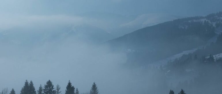 Попередження від рятувальників: у Карпатах можливе сходження лавин