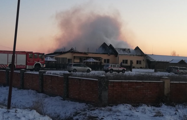 На Берегівщині горить ресторан