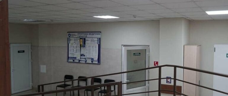 Численні побої, струс мозку та перелом кісток: в Мукачеві чоловік побив жінку