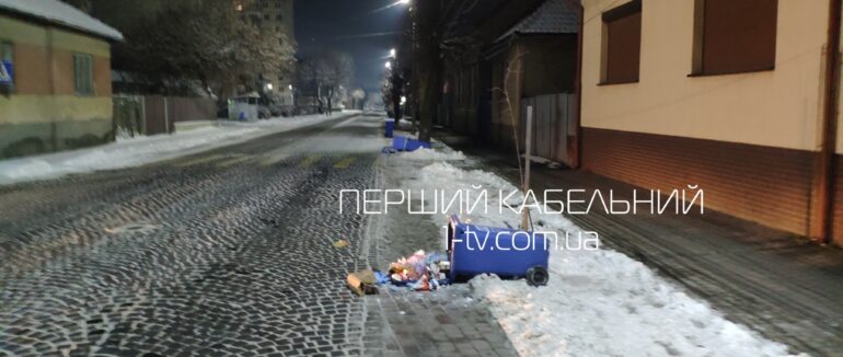 «Нечистий» вчинок: у Мукачеві молодики вирішили посмітити у нахабний спосіб