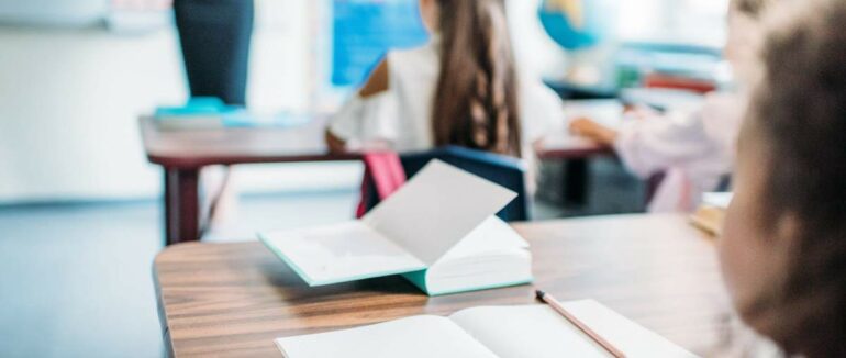 Коли будуть школярі відпочивати навесні та влітку: графік канікул-2022