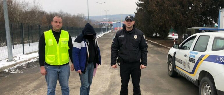 На Закарпатті видворили за межі України поляка