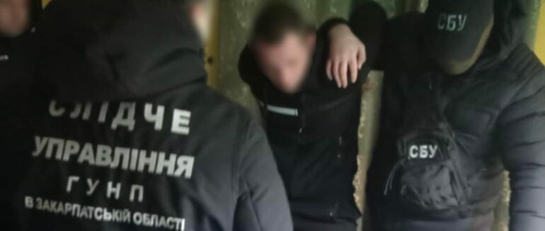 На Закарпатті група осіб вимагала неіснуючий борг від чоловіка та погрожували йому