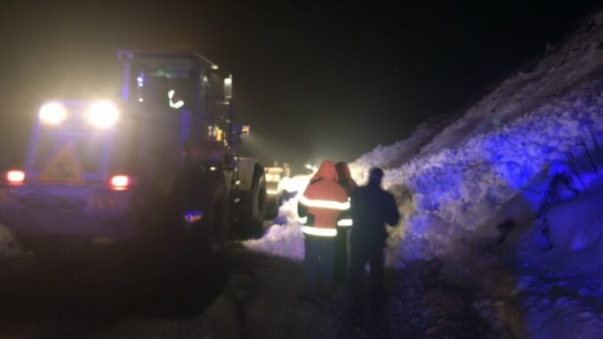 На Закарпатті вночі на трасу зійшли дві снігові лавини