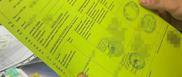 Спецоперація на Закарпатті: СБУ викрили підпільну типографію, де фальшували тисячі свідоцтв про вакцинацію