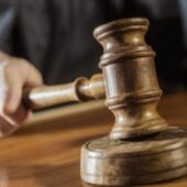 Двох закарпаток судитимуть за фальсифікований сертифікат про вакцинацію