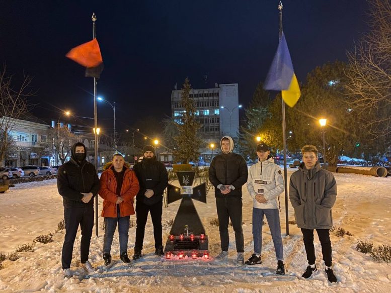 На Закарпатті патріотична молодь вшанувала пам’ять героїв Крут