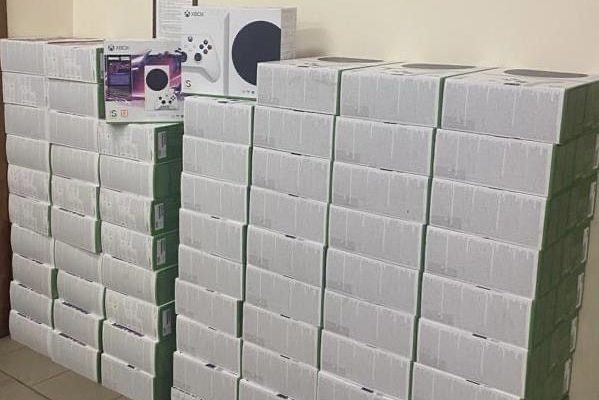 Незаконні ігрові приставки на суму 800 тисяч: на Закарпатті затримали контрабанду