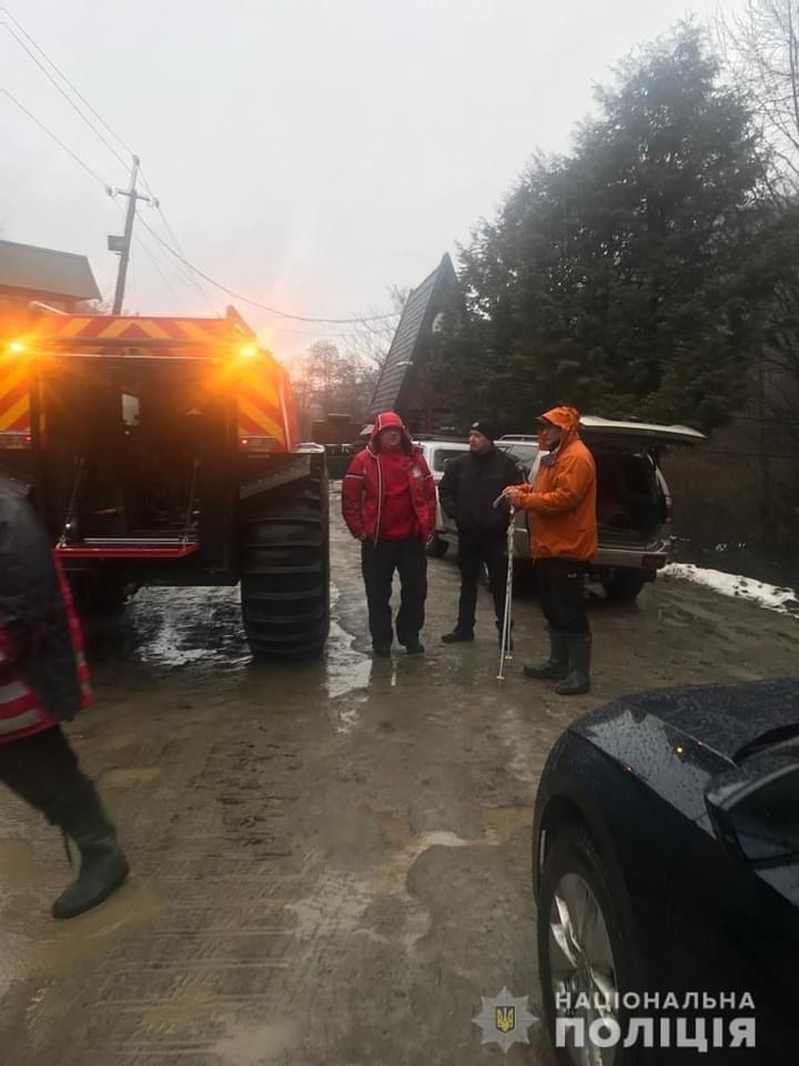 Пошуки 13-річного хлопця, який упав у річку на Закарпатті тривають