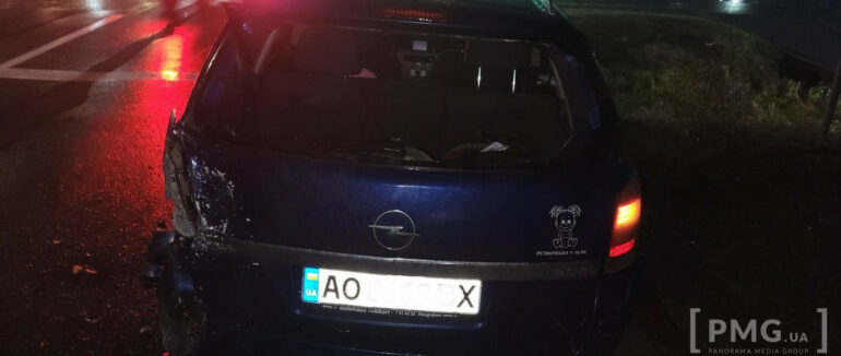 На Мукачівщині п’яний водій «швидкої» в’їхав у автомобіль у якому перебувала сім’я з маленькою дитиною