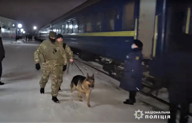 Зустрічали всі спецслужби: п’яний пасажир “замінував” поїзд Ужгород – Лисичанськ