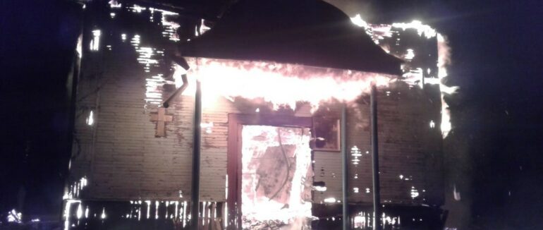 Горіла всю ніч: в Ужгородському районі вогонь знищив церкву Святого-Миколая