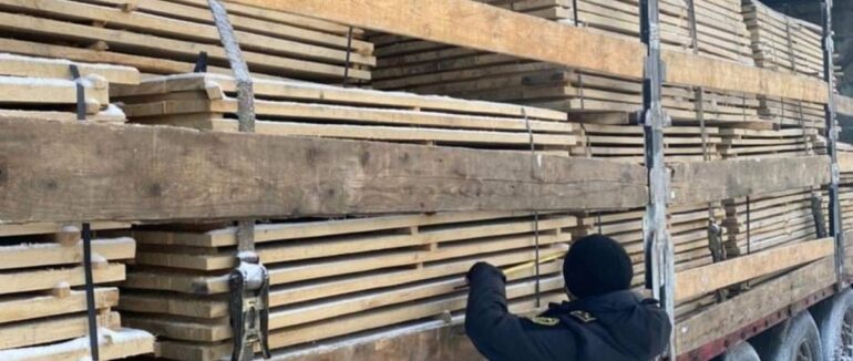 Через махінації з лісовою продукцією, тячівський підприємець “поплатився” вилученням товару на майже 300 тисяч гривень