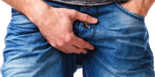 У центрі Берегова чоловік мастурбував перед школярками у вантажівці