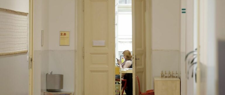 Зростання захворюваності на ГРВІ та COVID: закарпатських школярів переводять на дистанційку