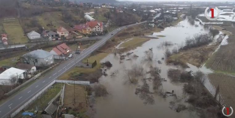 На брифінгу в обласному центрі Закарпаття розповіли про збитки від дощу (ВІДЕО)