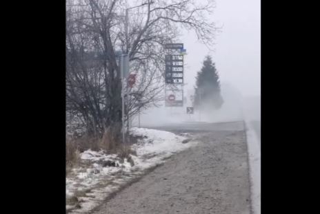 В Ужгородському районі автомобіль на швидкості влетів у АЗС: пошкоджено газову станцію