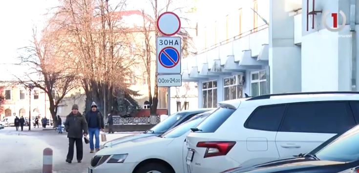 За 2021 рік мукачівці отримали майже 16 тисяч штрафів за неправильну парковку (ВІДЕО)