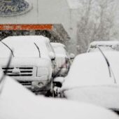 Що робити, якщо застрягли в авто під час хурделиці: прості кроки