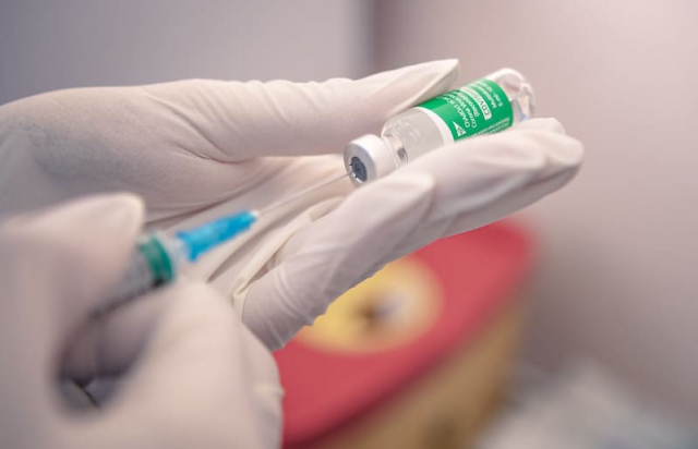 В Україні дозволили бустерну дозу від COVID-19 для всіх охочих