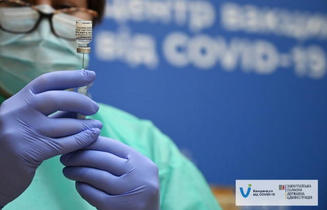 Вакцинація на Закарпатті: вакцини отримали більше 600 тисяч людей