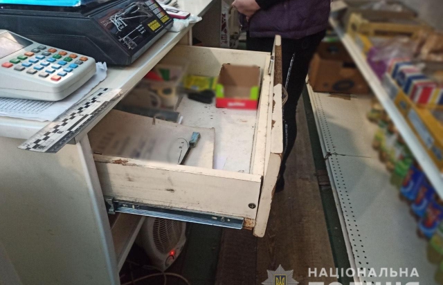 На Закарпатті затримали 19-річного крадія, який викрав 10 тисяч гривень з магазина