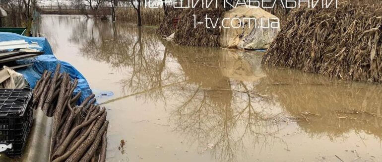 Підтоплення автошляхів та дворогосподарства краян: сильні зливи накоїли чимало лиха на Закарпатті