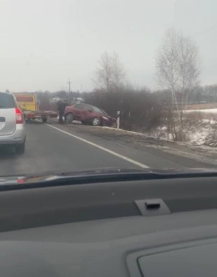 В Мукачівському районі трапилася автопригода: автомобіль опинився у кюветі