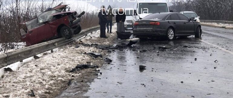 Увага водіям: через ДТП у сторону Ужгорода дозволили їхати через Середнє (ФОТО, ВІДЕО)