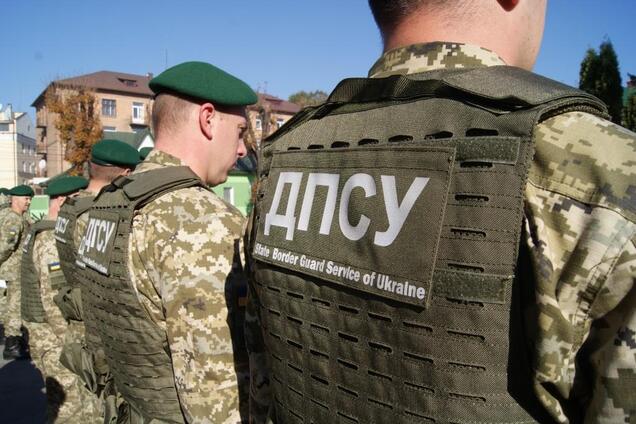 На Закарпатті прикордонник попався на контрабанді сигарет