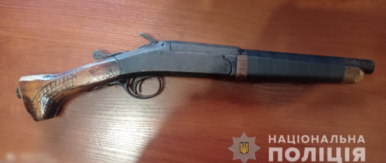 Раніше судимого закарпатця затримали на збуті зброї