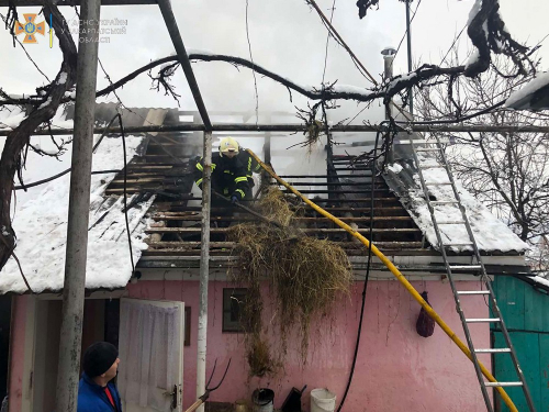 На Хустщині горіло горище на приватному домогосподарстві
