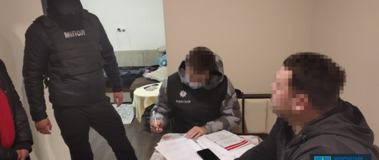 Двох закарпатців судитимуть за незаконне переправлення групи мігрантів до ЄС