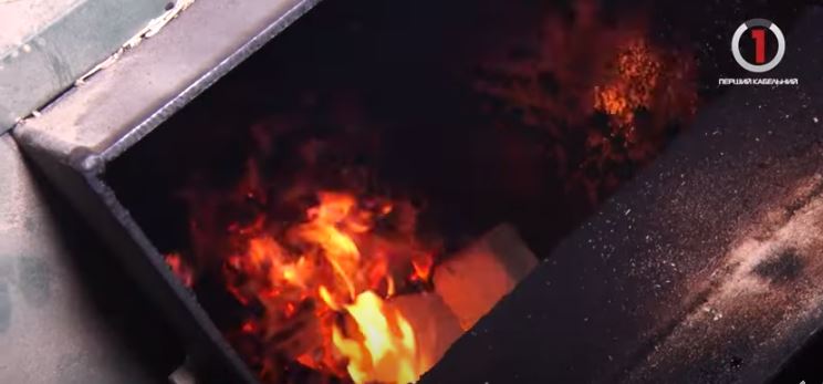 Паливні брикети Хустщини: як їх роблять та чому вони витісняють дрова (ВІДЕО)