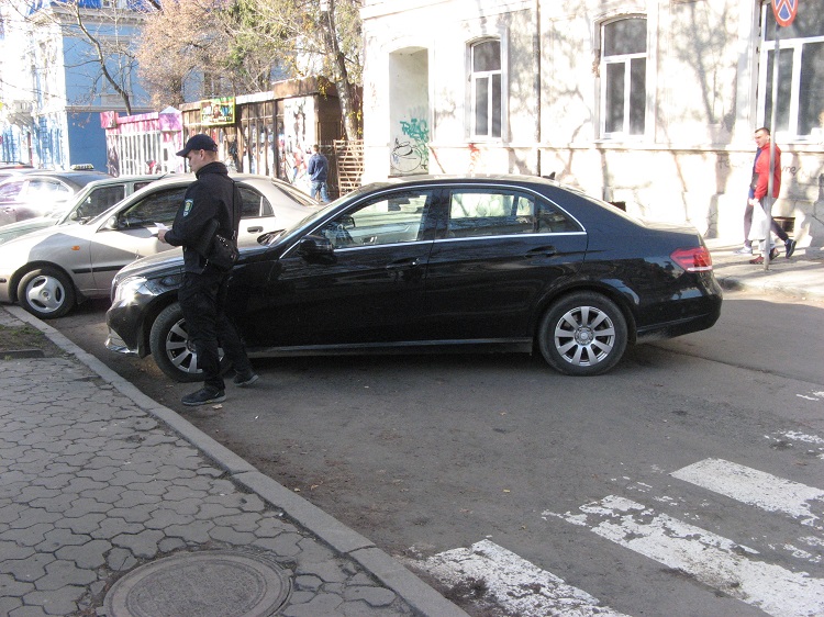 У Мукачеві водіям-порушникам паркування виписали 174 постанови