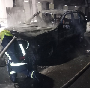 На Тячівщині згорів автомобіль BMW X5: водій отримав опіки