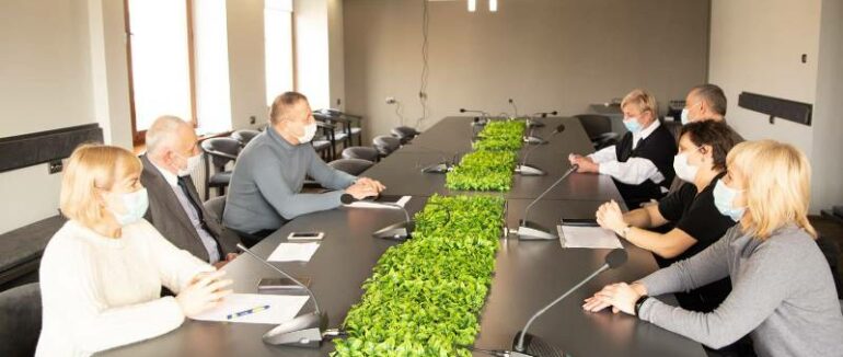 Учні 1-4-их класів в Ужгороді повертаються до очного навчання