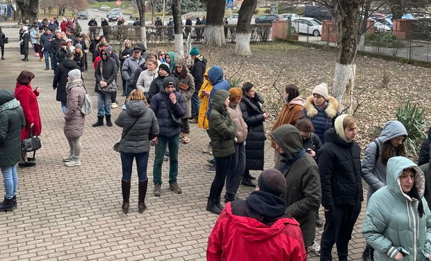 У Закарпатській обласній станції переливання крові повідомили, що наразі донорів достатньо