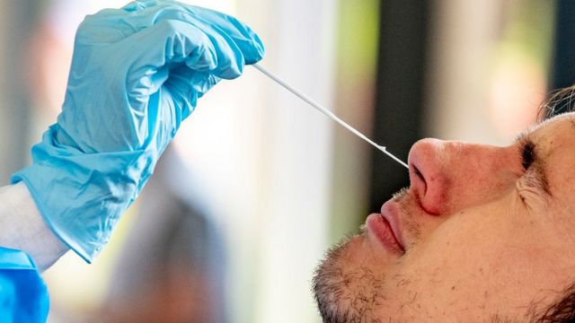 За добу на Закарпатті виявили 818 випадків COVID-19