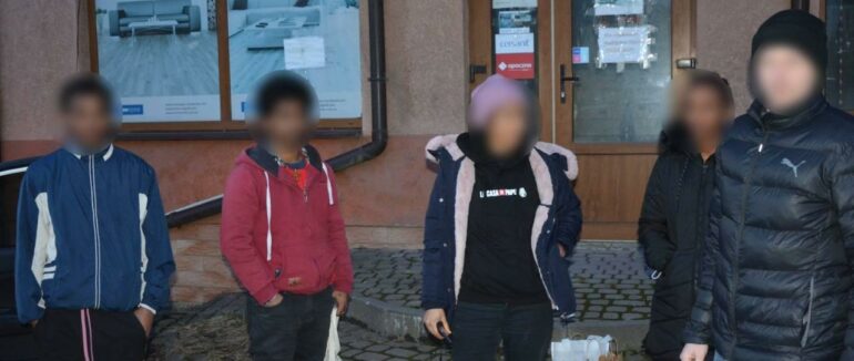 На Закарпатті затримали групу нелегальних мігрантів та їх переправника