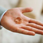 Розлютилася і помстилася: в Новій Зеландії жінка виставила на аукціон свого чоловіка