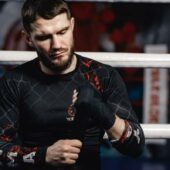 Українському бійцю зламали руку в дебютному поєдинку в UFC